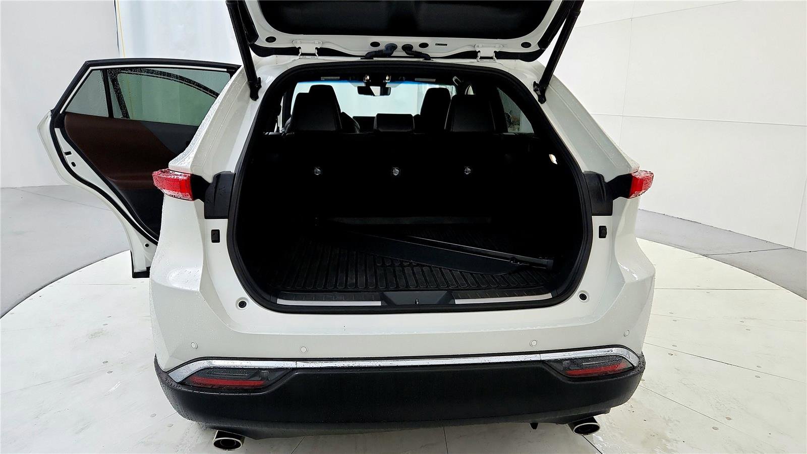 Used 2021 Toyota Venza Limited image 21