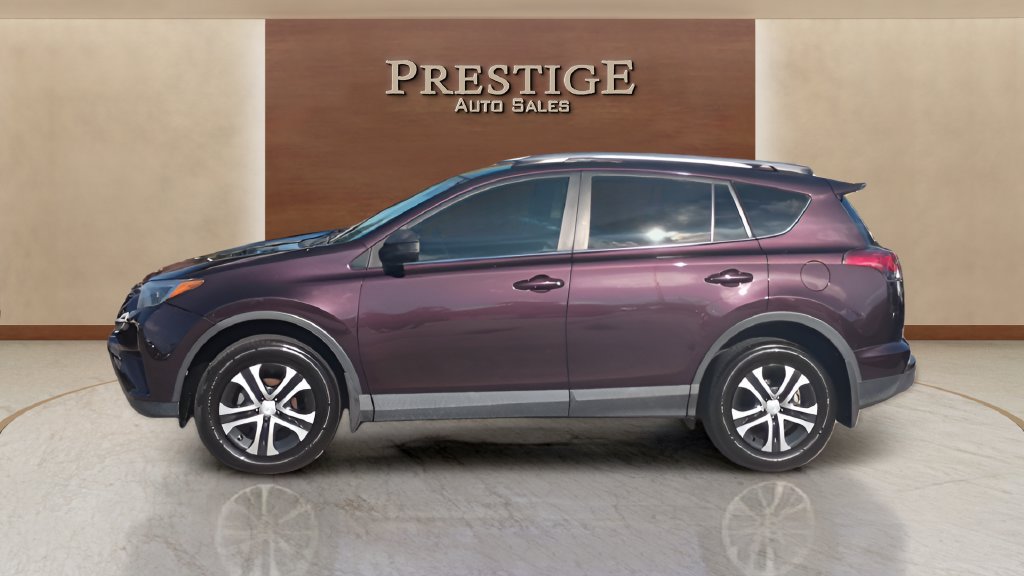 Used 2018 Toyota RAV4 LE FWD image 27