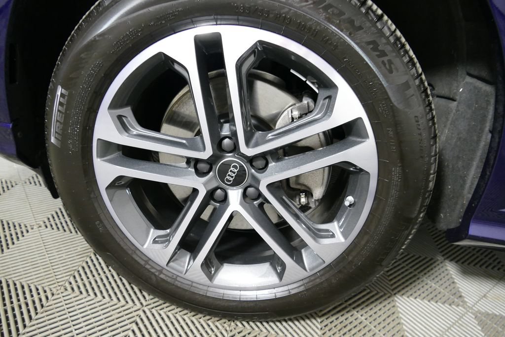 Certified 2025 Audi Q5 Premium Plus w/ Premium Plus AWD/4WD image 9