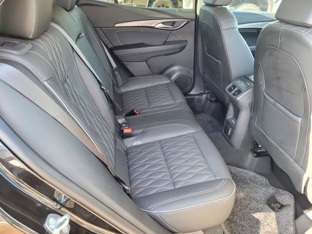 Used 2021 Buick Envision Avenir w/ Technology Package II image 28