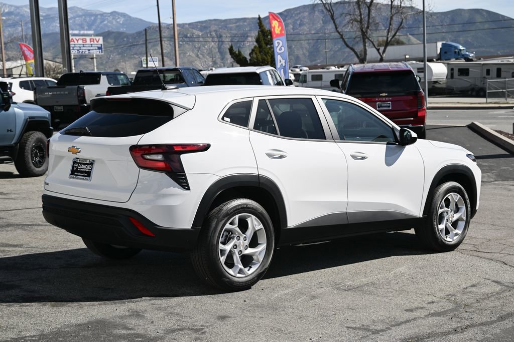 New 2026 Chevrolet Trax LS w/ LS Convenience Package FWD image 5