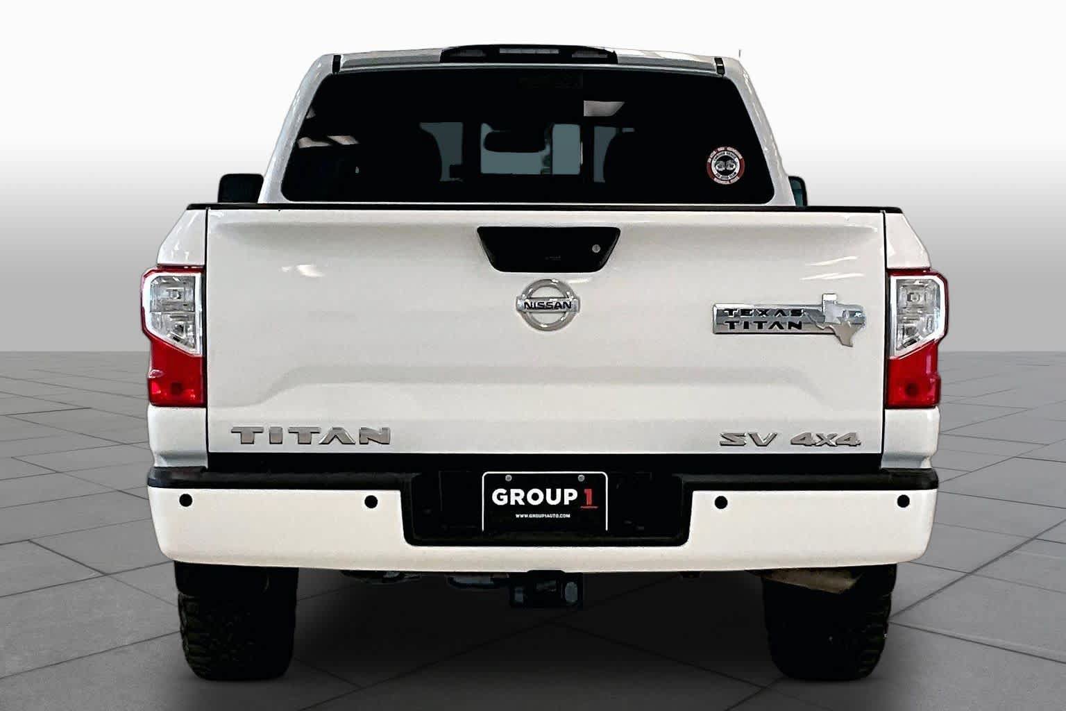 Used 2018 Nissan Titan SV w/ SV Convenience Package AWD/4WD image 4