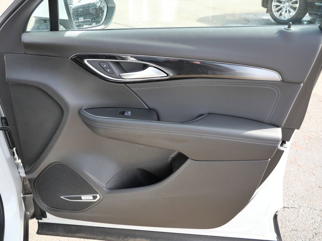 Used 2024 Buick Envision Preferred image 13