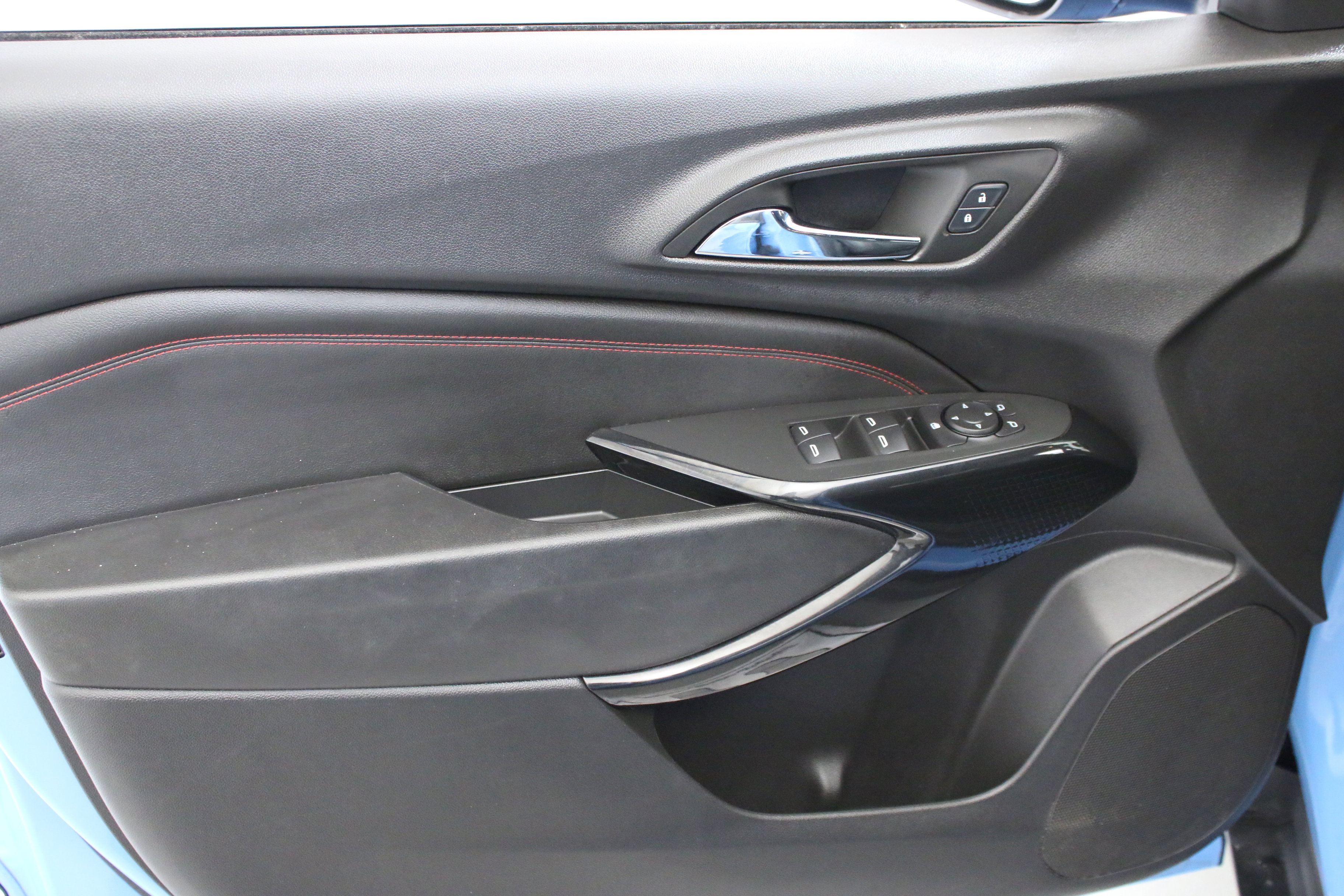 Certified 2024 Chevrolet Trax RS FWD image 22
