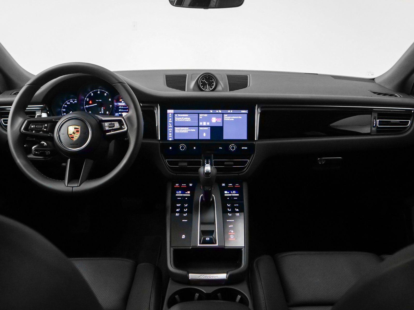 Certified 2025 Porsche Macan image 27