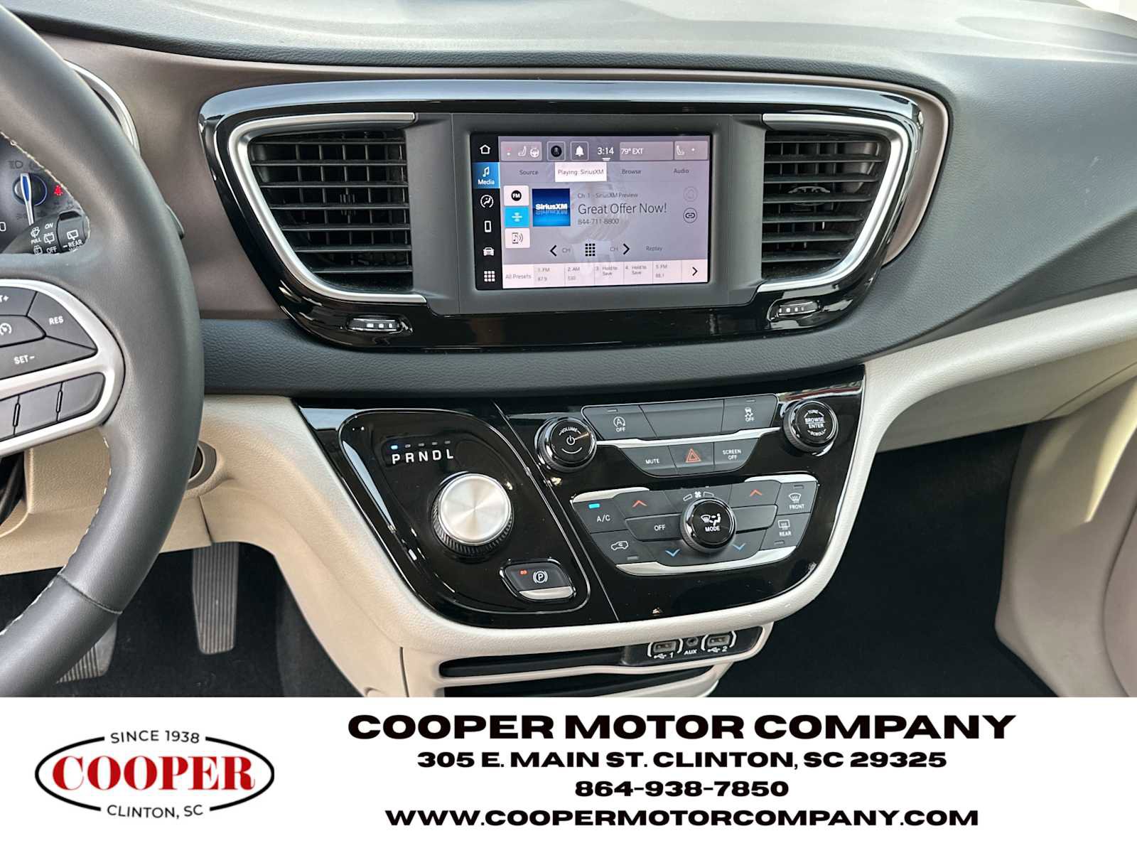 Used 2023 Chrysler Voyager LX image 25