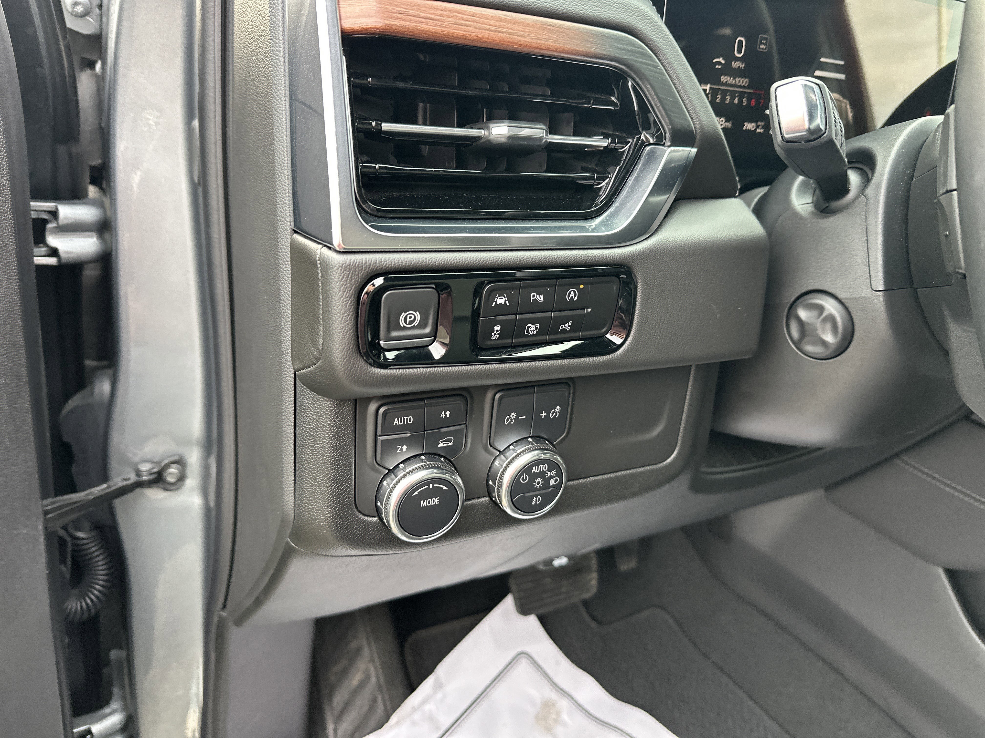 Certified 2025 GMC Yukon XL Denali image 16