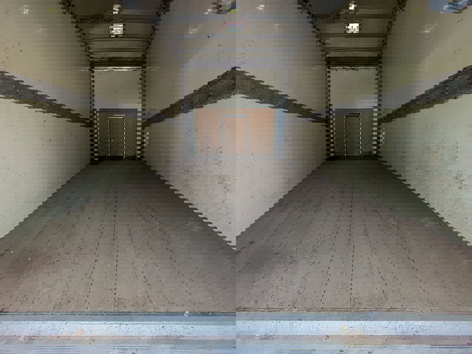 Used 2016 Ford E-450 and Econoline 450 Super Duty w/ Exterior Upgrade Package image 30