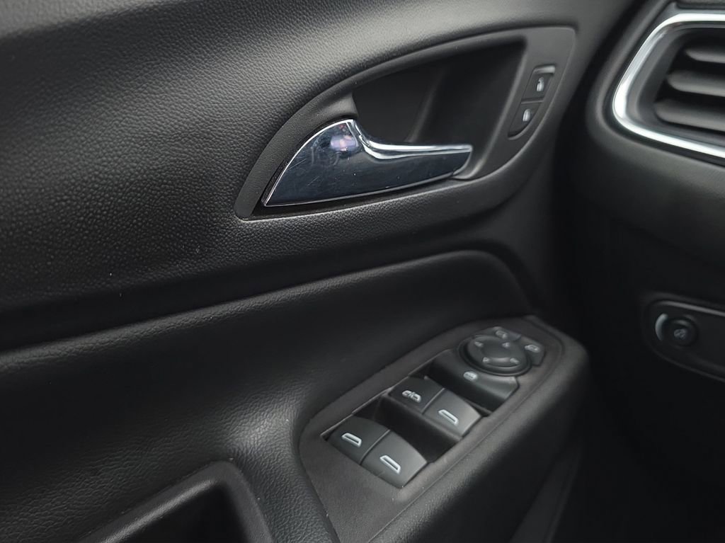 Used 2020 Chevrolet Equinox LT image 11