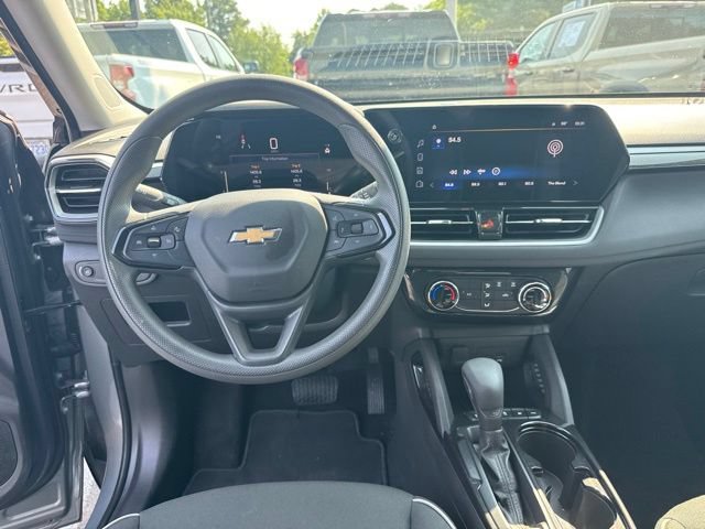 Used 2025 Chevrolet TrailBlazer LT AWD/4WD image 15