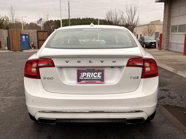 Used 2017 Volvo S60 T5 Inscription image 6