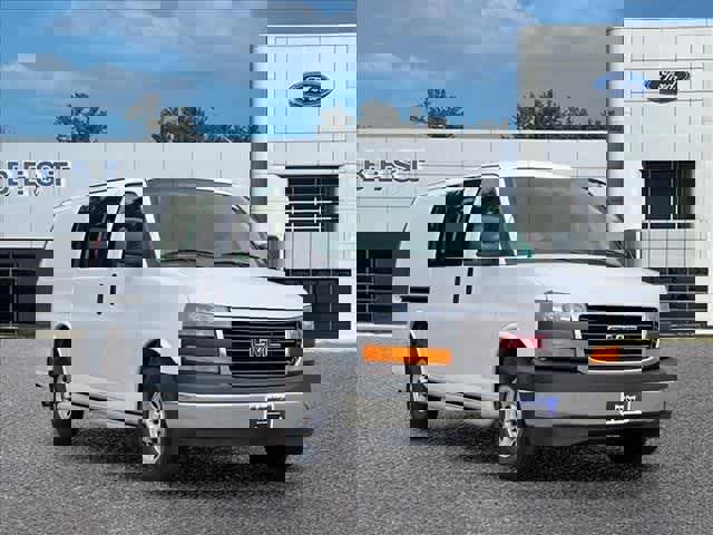 Used 2017 GMC Savana 2500 image 2