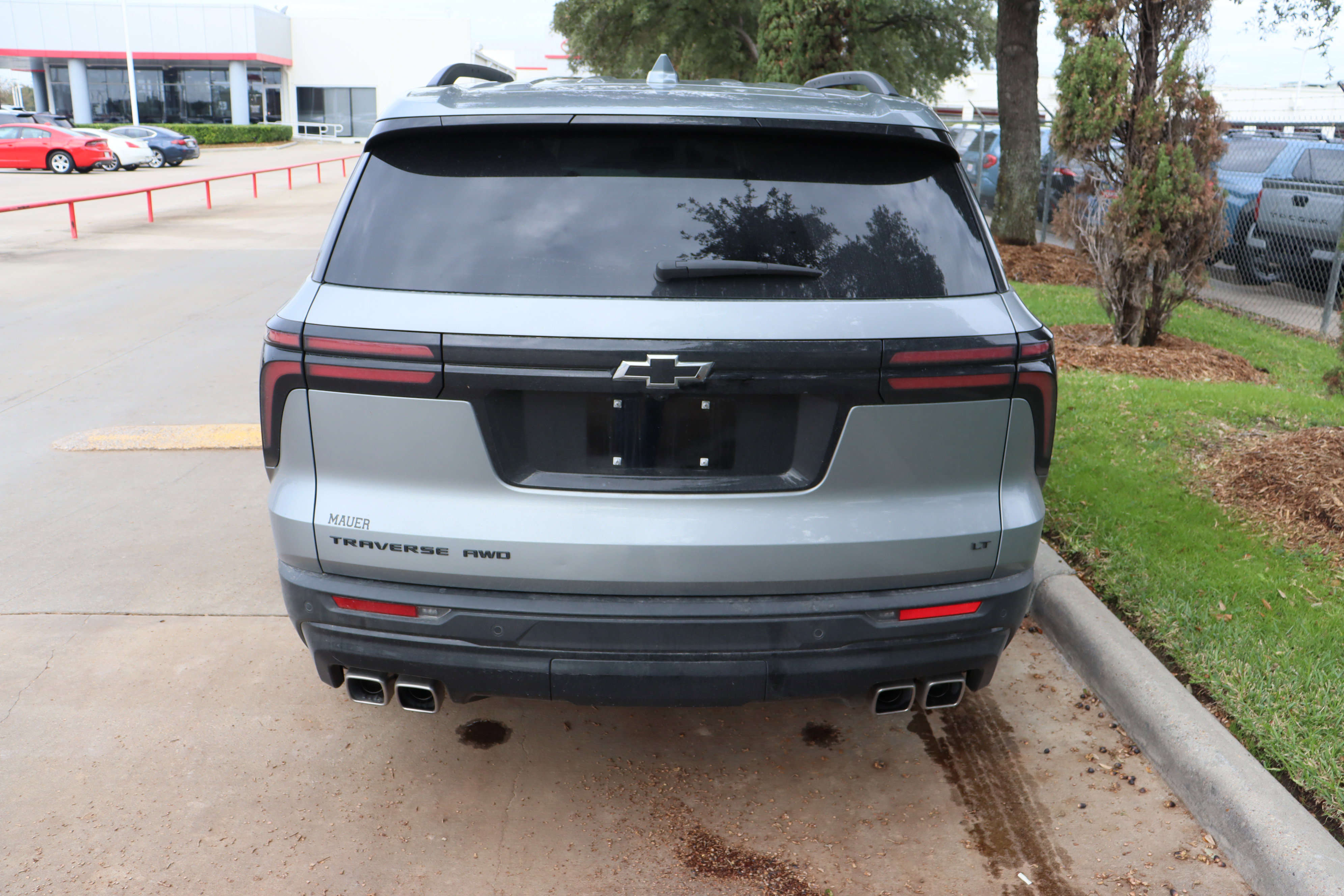 Used 2024 Chevrolet Traverse LT w/ Midnight/Sport Edition image 10