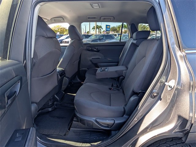 Used 2024 Toyota Highlander LE image 13