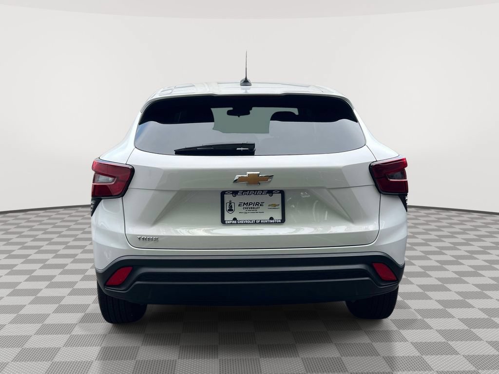 Used 2024 Chevrolet Trax LS w/ LS Convenience Package FWD image 6
