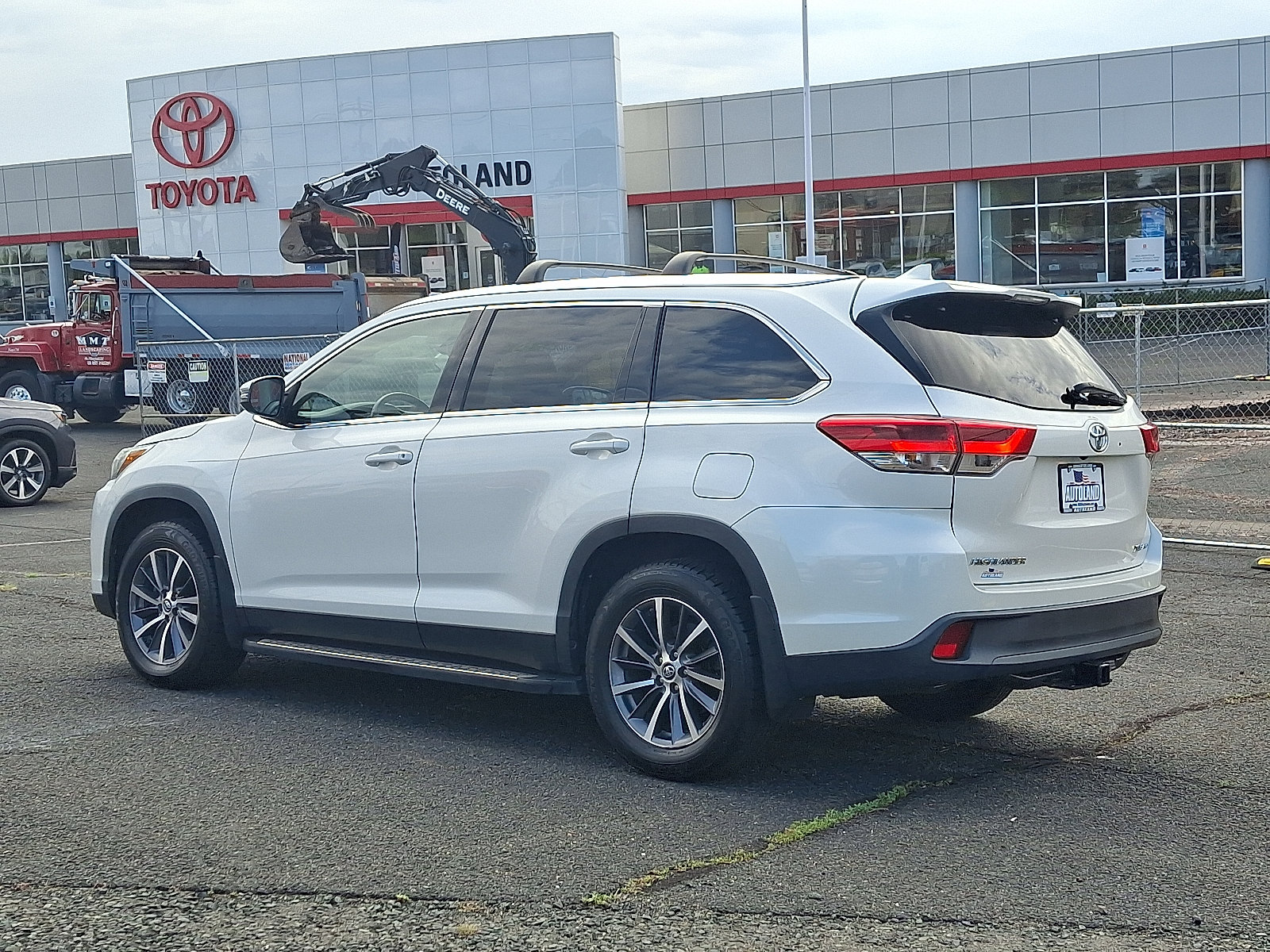 Used 2019 Toyota Highlander XLE AWD/4WD image 5