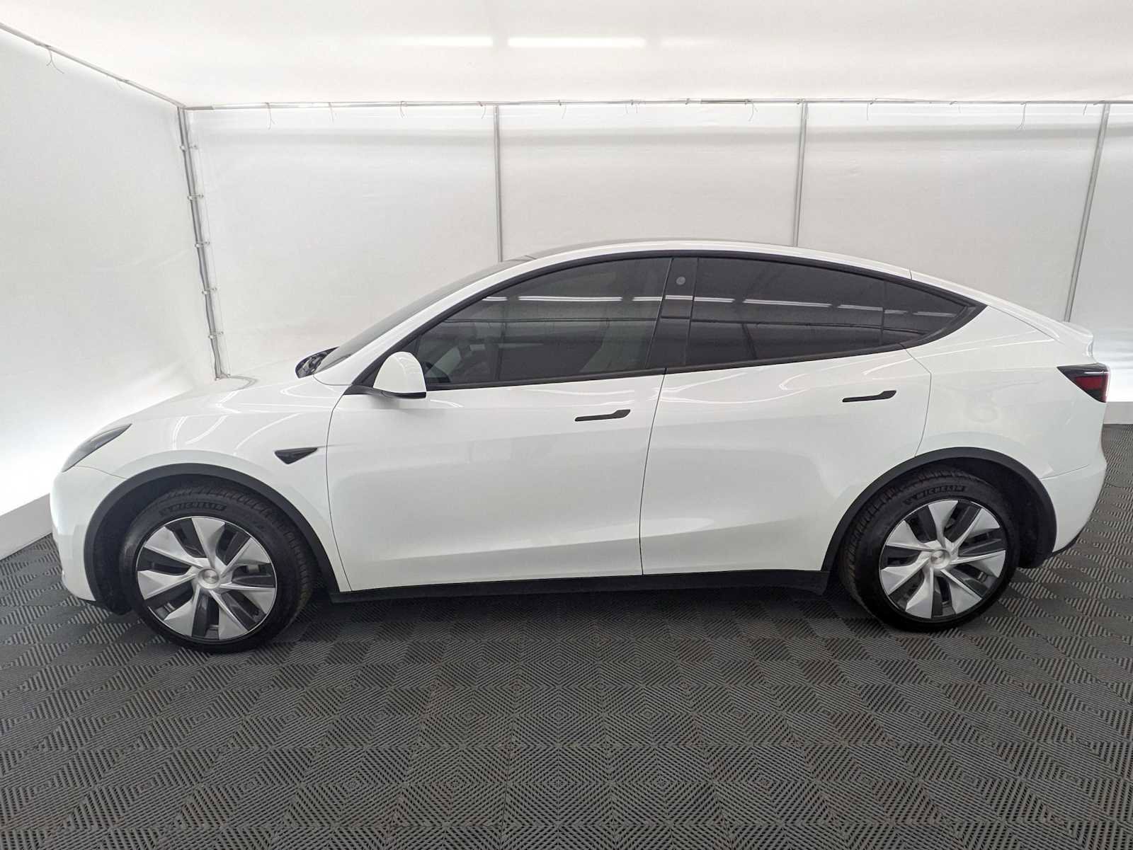 Used 2023 Tesla Model Y Long Range image 3