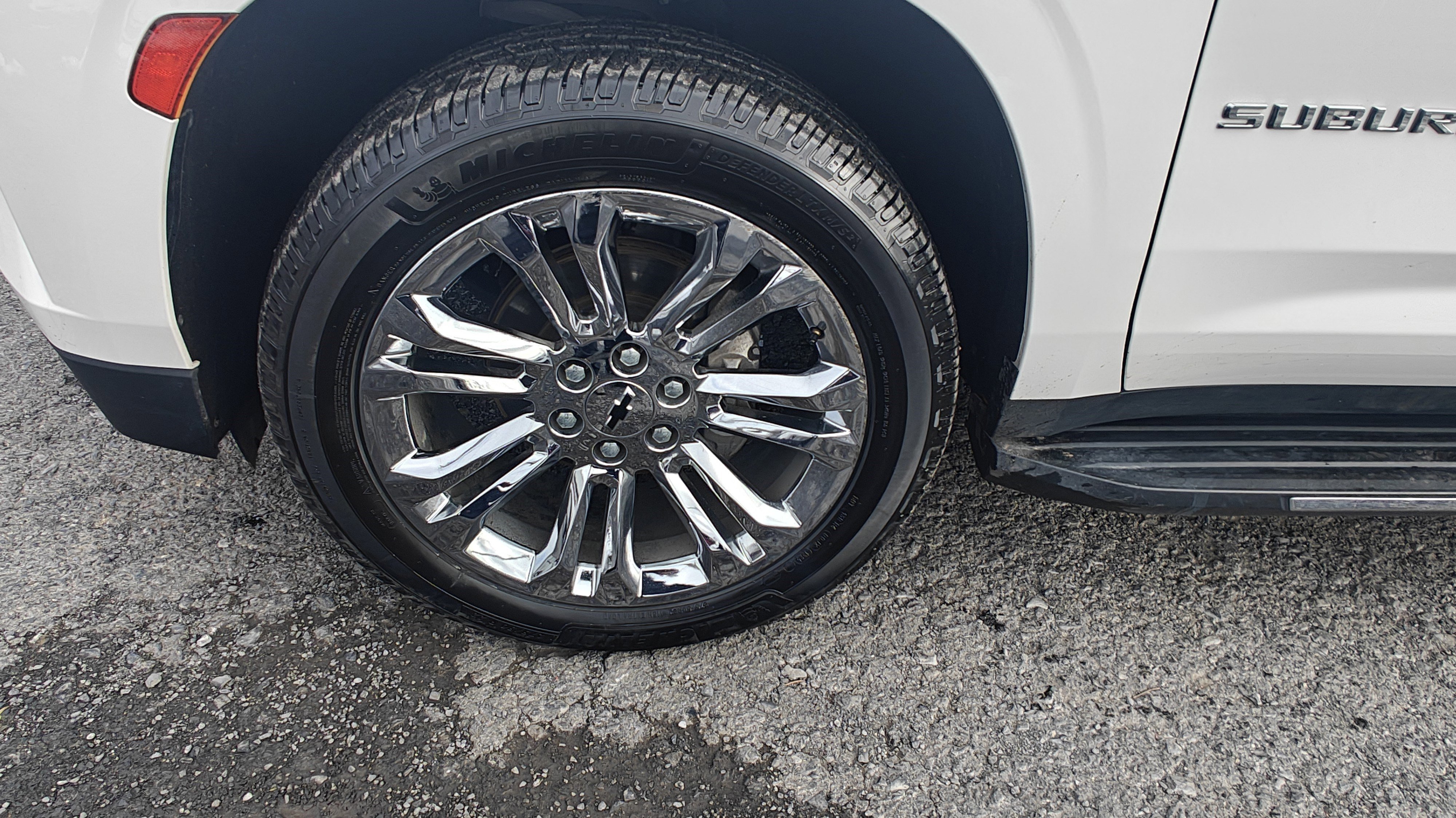 Used 2022 Chevrolet Suburban LT w/ Max Trailering Package image 13