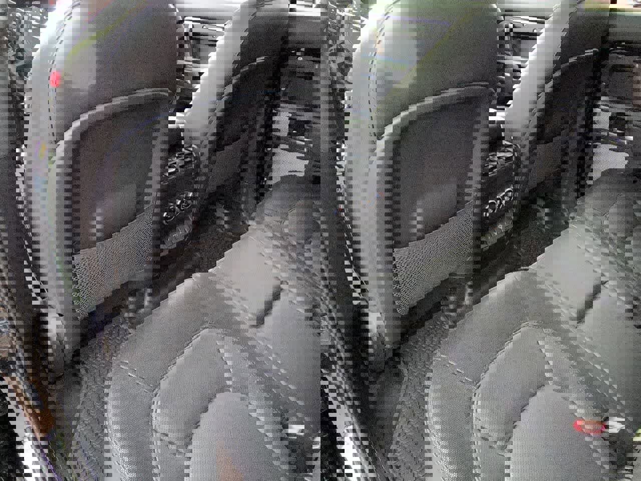 Used 2024 Land Rover Defender 130 X-Dynamic SE image 18