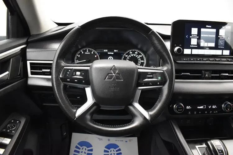 Used 2024 Mitsubishi Outlander FWD image 20