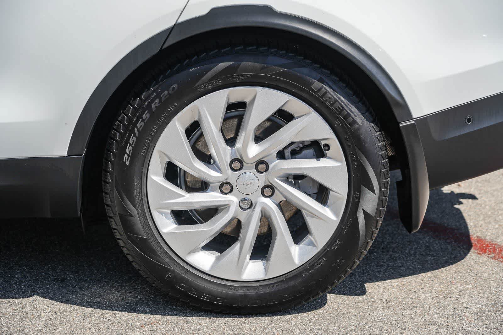 Used 2025 Land Rover Discovery S AWD/4WD image 9