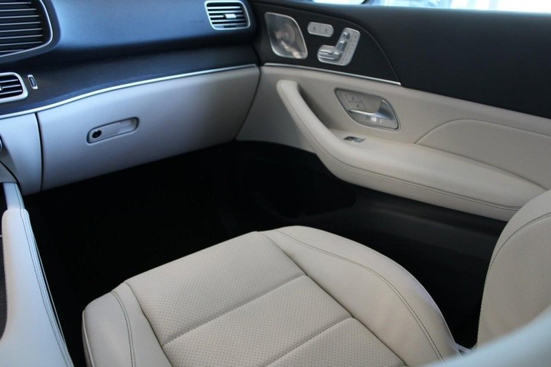 New 2025 Mercedes-Benz GLE 450e 4MATIC image 8