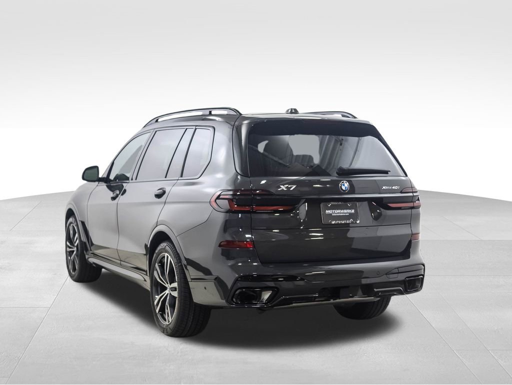 Used 2026 BMW X7 xDrive40i w/ M Sport Package image 3