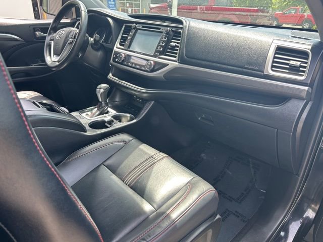 Used 2019 Toyota Highlander SE AWD/4WD image 10