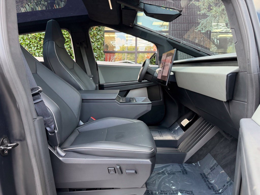 Used 2025 Tesla Cybertruck AWD Crew Cab image 32