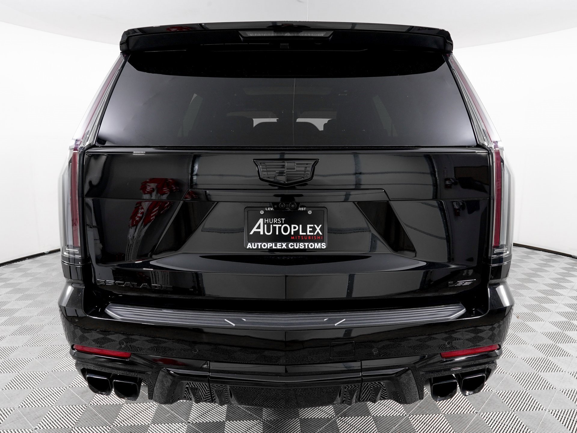 Used 2025 Cadillac Escalade V w/ LPO, ONYX Package image 7