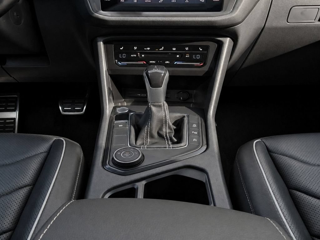 Certified 2023 Volkswagen Tiguan SEL R-Line AWD/4WD image 24