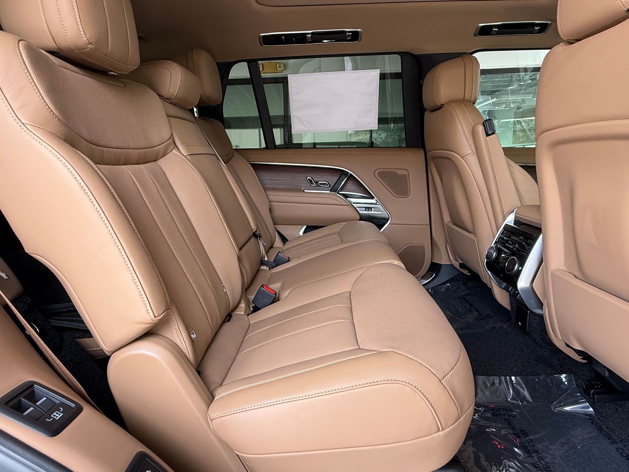 New 2026 Land Rover Range Rover Long Wheelbase SE AWD/4WD image 36