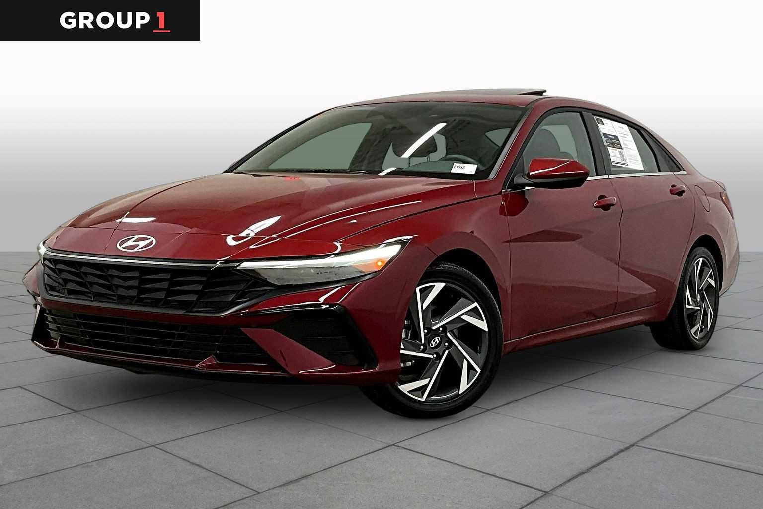 Used 2025 Hyundai Elantra SEL image 1