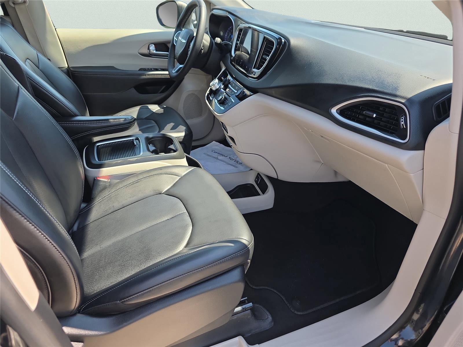 Used 2023 Chrysler Pacifica Touring-L image 34