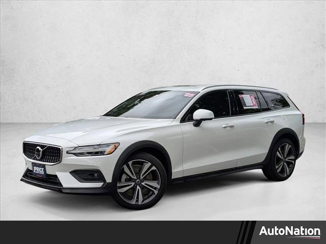 Used 2025 Volvo V60 B5 Cross Country Plus image 1