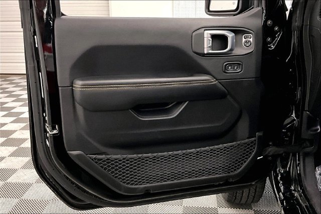 Used 2026 Jeep Wrangler Unlimited Sahara AWD/4WD image 22