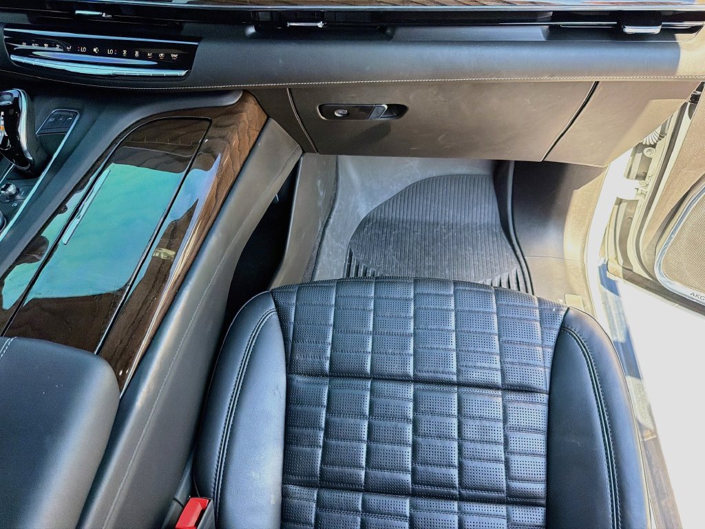 Used 2023 Cadillac Escalade ESV Sport Platinum w/ LPO, ONYX Package AWD/4WD image 19