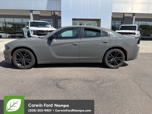 Used 2018 Dodge Charger SXT w/ Blacktop Package RWD image 8