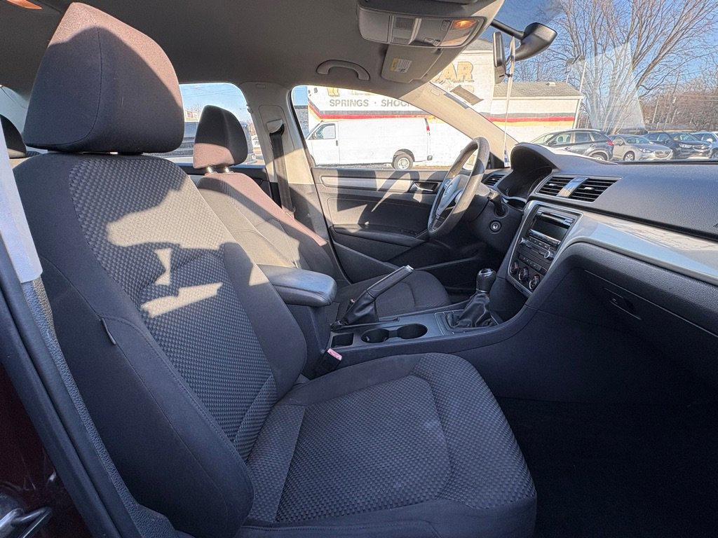 Used 2013 Volkswagen Passat 2.5 S image 15