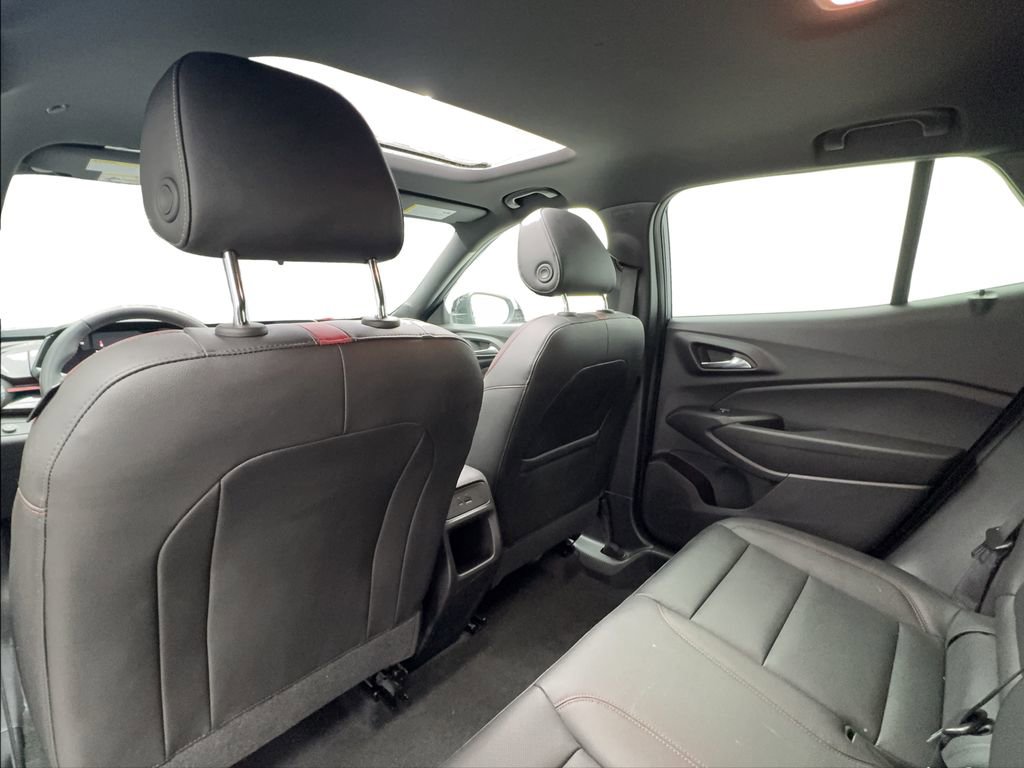 Used 2025 Chevrolet Trax RS w/ Sunroof Package image 23