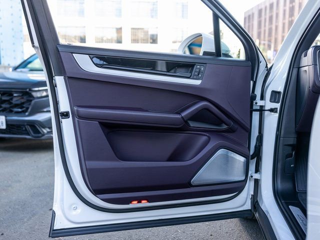 Certified 2025 Porsche Cayenne S image 35