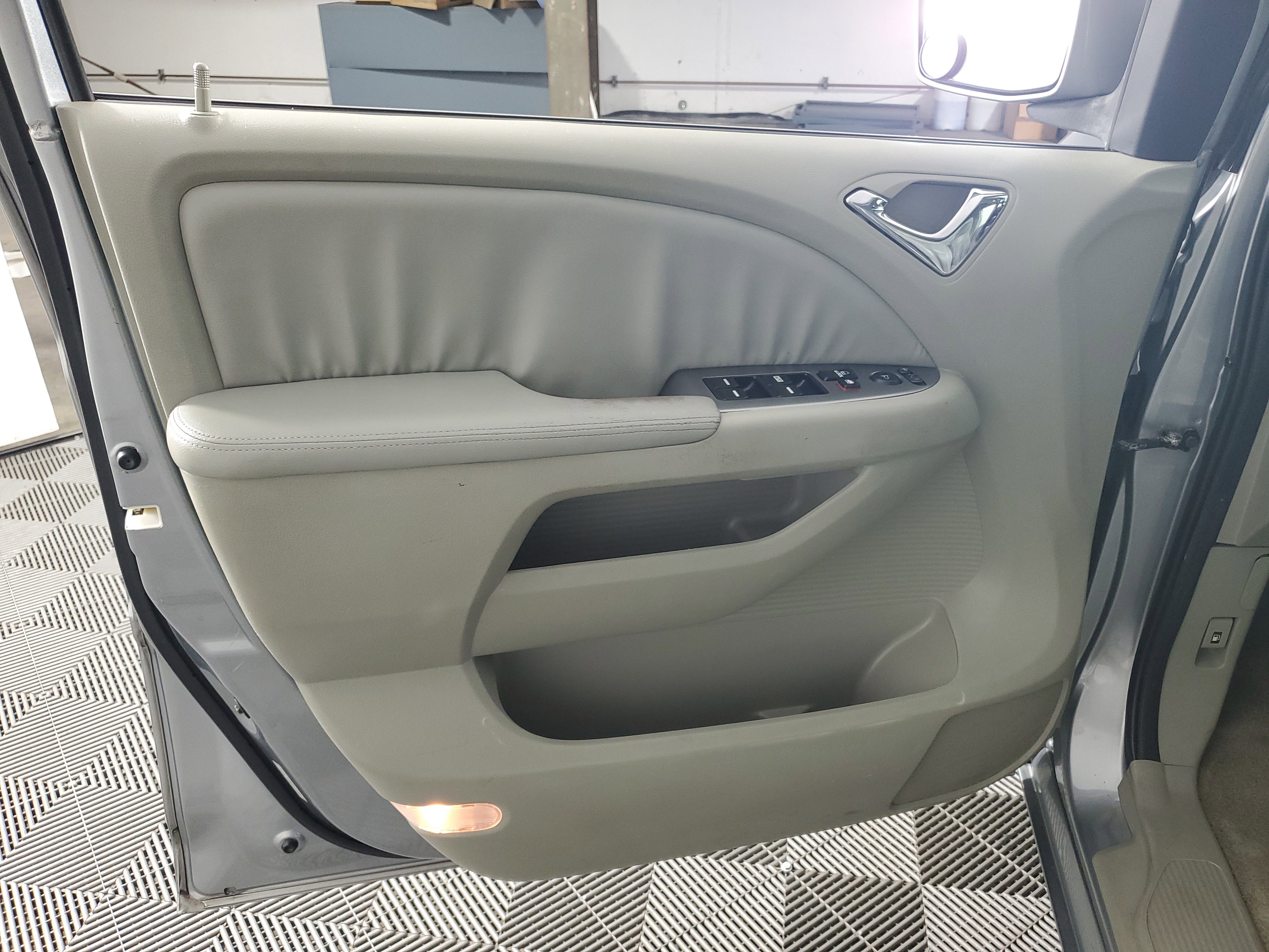 Used 2010 Honda Odyssey EX-L image 28
