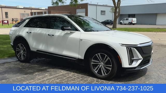 Used 2024 Cadillac Lyriq Luxury AWD/4WD image 2