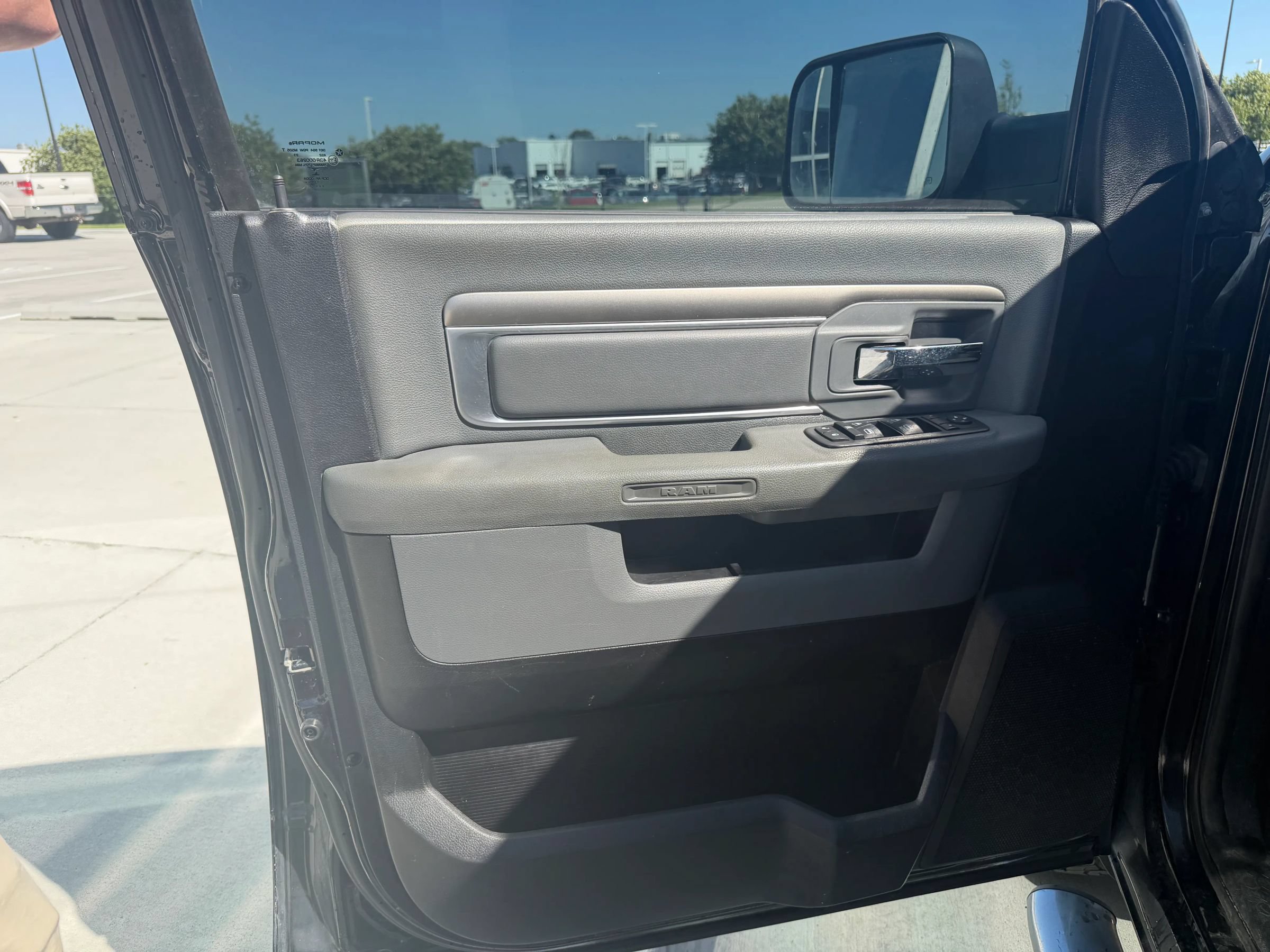 Used 2014 RAM 1500 Classic SLT AWD/4WD image 5