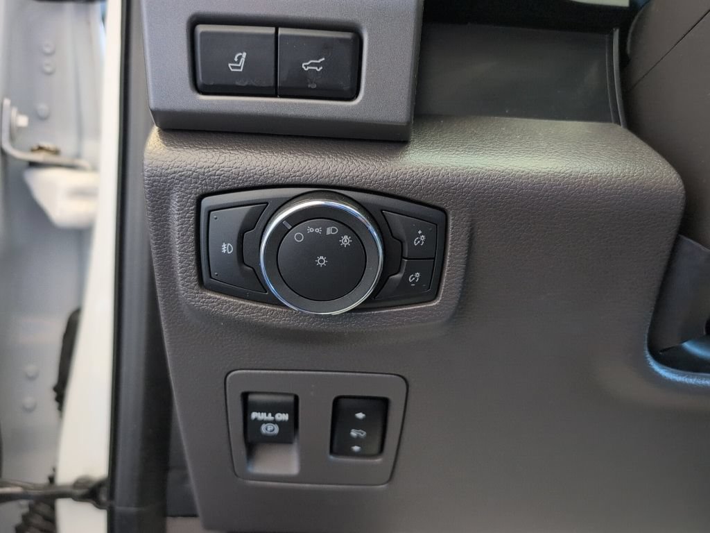 Used 2019 Ford Expedition XLT w/ Equipment Group 202A AWD/4WD image 15