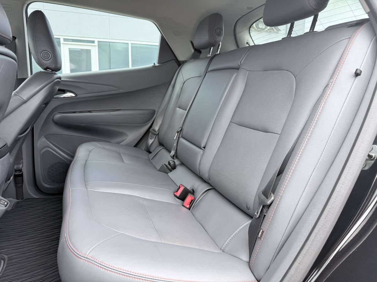 Used 2018 Chevrolet Bolt Premier w/ Driver Confidence II Package FWD image 13