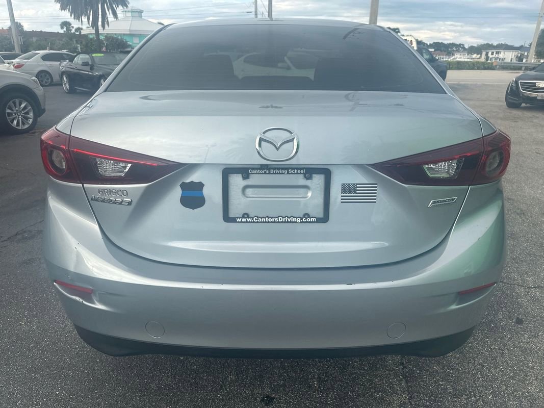 Used 2018 MAZDA MAZDA3 Sport w/ Preferred Equipment Package image 5