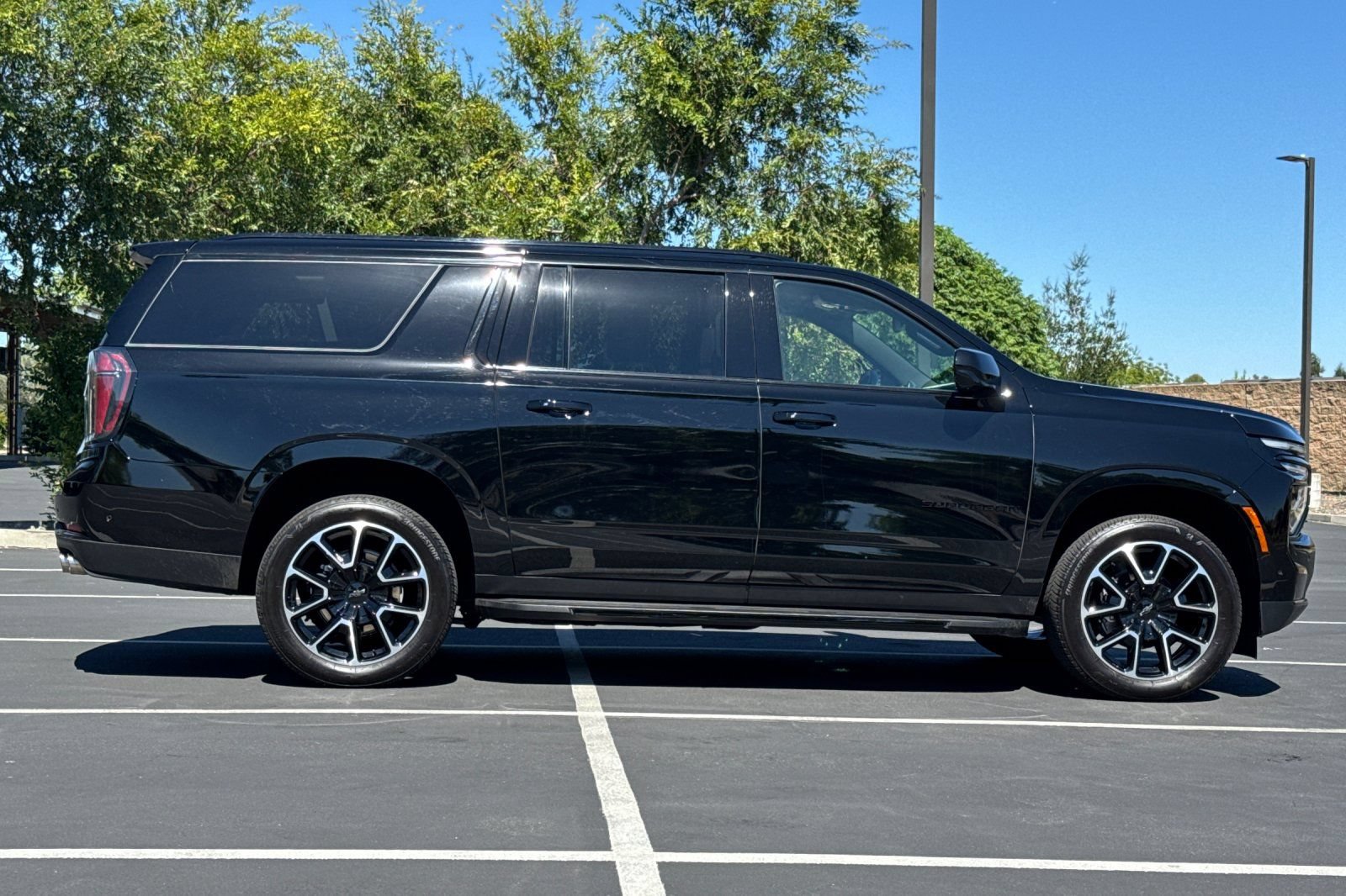Used 2026 Chevrolet Suburban RST RWD image 10