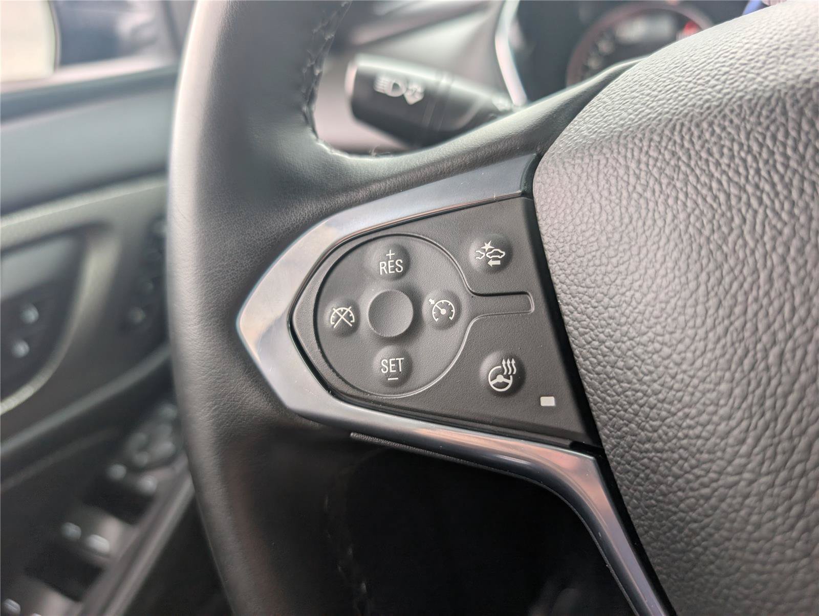 Used 2023 Chevrolet Traverse Premier w/ LPO, Floor Liner Package AWD/4WD image 27