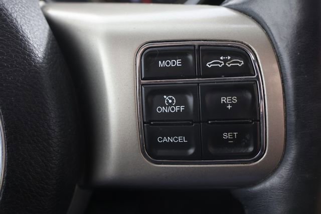 Used 2013 Jeep Grand Cherokee Overland w/ Advance Technology Group AWD/4WD image 12